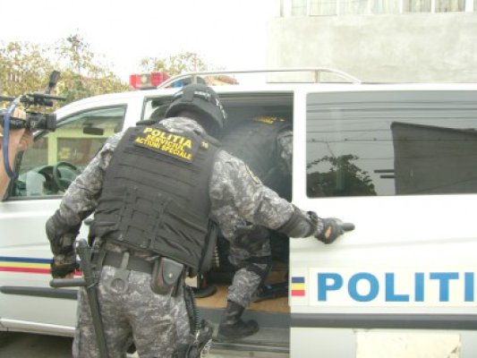 Poliţiştii din Teleorman au descins la Constanţa: au săltat două escroace